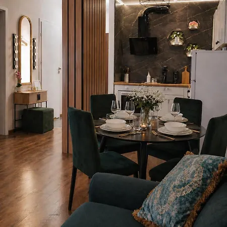 Irena Lux Family Centrum - Free Parking, Netflix Cinema, 2 Queen Beds *
