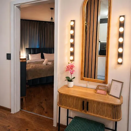 Apartmán Irena Lux Family Centrum - Free Parking, Netflix Cinema, 2 Queen Beds