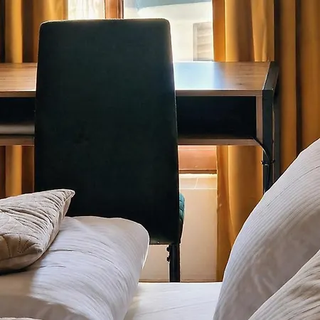 Irena Lux Family Centrum - Free Parking, Netflix Cinema, 2 Queen Beds Apartmán