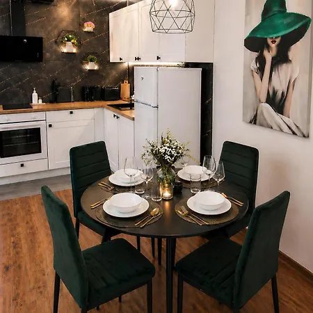 Irena Lux Family Centrum - Free Parking, Netflix Cinema, 2 Queen Beds *