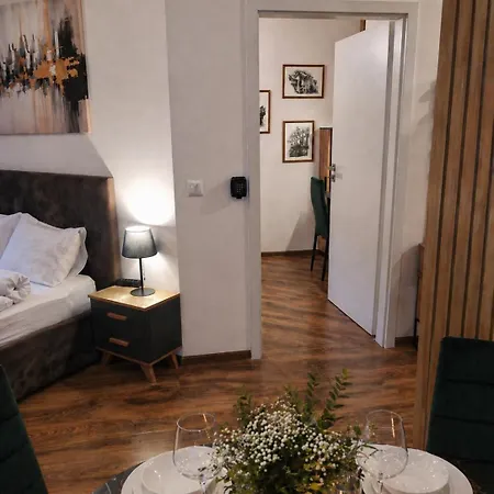 Irena Lux Family Centrum - Free Parking, Netflix Cinema, 2 Queen Beds Vratislav