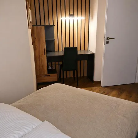 Irena Lux Family Centrum - Free Parking, Netflix Cinema, 2 Queen Beds *