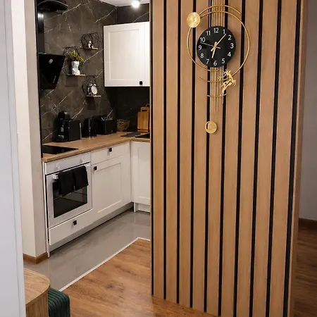 Irena Lux Family Centrum - Free Parking, Netflix Cinema, 2 Queen Beds * Vratislav