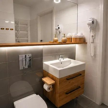 Apartmán Irena Lux Family Centrum - Free Parking, Netflix Cinema, 2 Queen Beds *