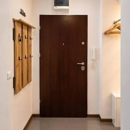 Irena Lux Family Centrum - Free Parking, Netflix Cinema, 2 Queen Beds * Vratislav