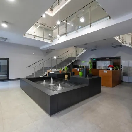 Irena Lux Family Centrum - Free Parking, Netflix Cinema, 2 Queen Beds Vratislav