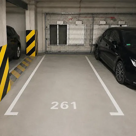 Апартаменти Irena Lux Family Centrum - Free Parking, Netflix Cinema, 2 Queen Beds Вроцлав