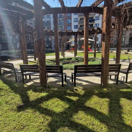 Irena Lux Family Centrum - Free Parking, Netflix Cinema, 2 Queen Beds * Вроцлав
